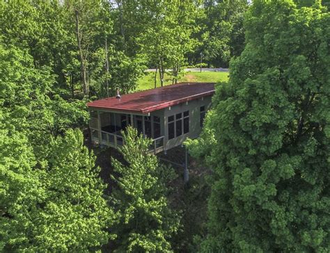 grandvue treetop cabins.